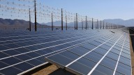 El precio mayorista de la luz baja un 25% en una quincena marcada por la ola de calor