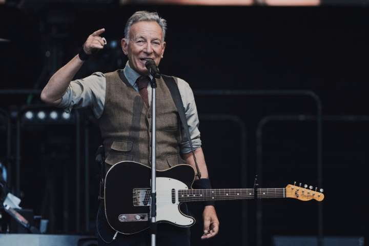 Hoax tour featuring Springsteen, Bon Jovi and Dylan dupes fans on Facebook