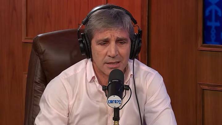 Toto Caputo, en Carajo con Gordo Dan: tasas por las nubes y "no todo marcha acorde al plan"