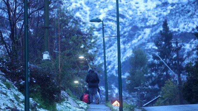 Delegado Durán: Santiago "ha contenido adecuadamente" el nevado y lluvioso sistema frontal