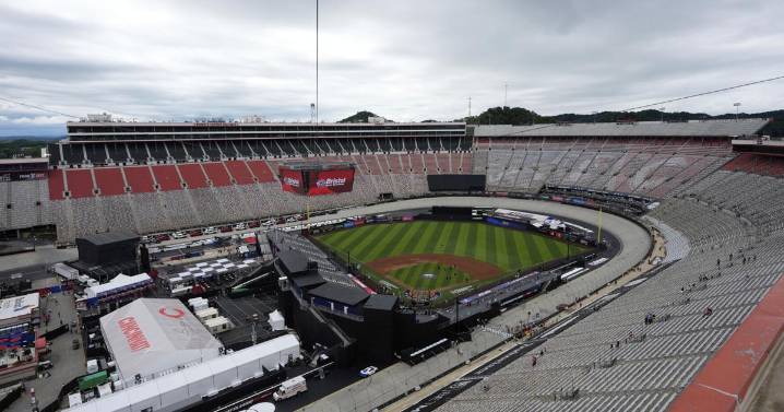 History! Braves and Reds play the MLB Speedway Classic at Bristol Motor Speedway