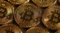 Bitcoin se desinfla tras su récord y las criptomonedas bajan hasta 7%