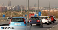 Aparcar vehículos de color oscuro multiplica el calor urbano y dispara varios grados la sensación térmica en las calles