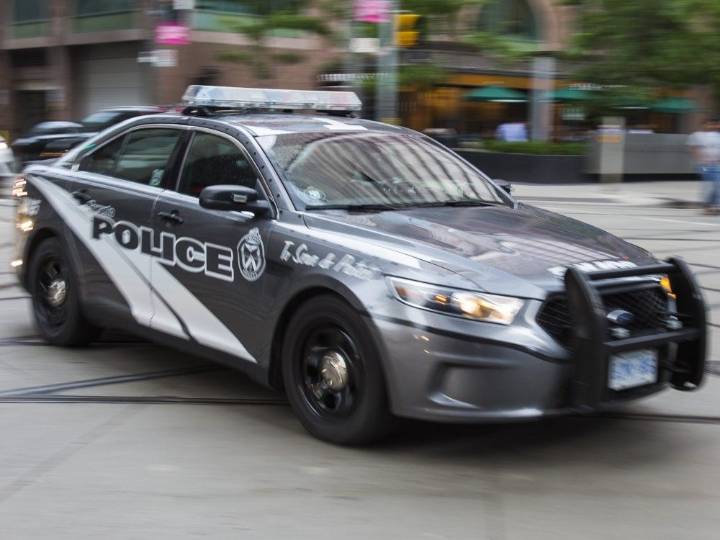 2 people stabbed on TTC streetcar, suspect in custody