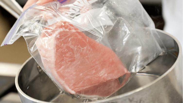 ¿Se te olvidó? Así puedes descongelar la carne en 15 minutos