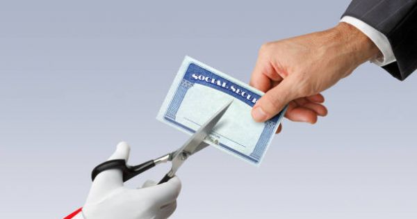 La SSA suspende los pagos y beneficios del Seguro Social a las personas que viven en el extranjero: ¿qué hacer para seguir cobrando?