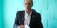 Jorge «Tuto» Quiroga asegura que «este domingo saldrá el sol» para Bolivia tras ejercer su voto en La Paz.