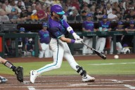 Alexander impulsa 4, Carroll conecta jonrón de 2 vueltas y Diamondbacks vencen 6