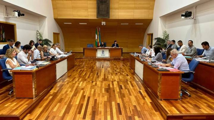 Fuengirola contratará detectives privados para que vigilen a los funcionarios que se encuentran de baja