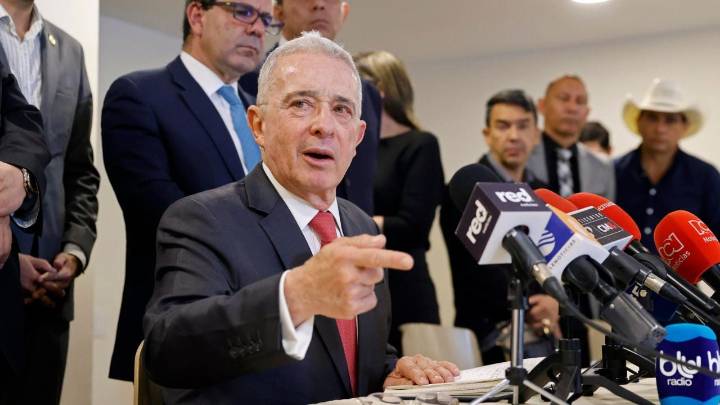 "Cada minuto de mi libertad lo dedicaré a la libertad de Colombia": expresidente Uribe luego de que un tribunal ordenara su libertad inmediata