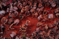 Tons of overripe tomatoes become projectiles in Spain's ‘Tomatina’ food fight