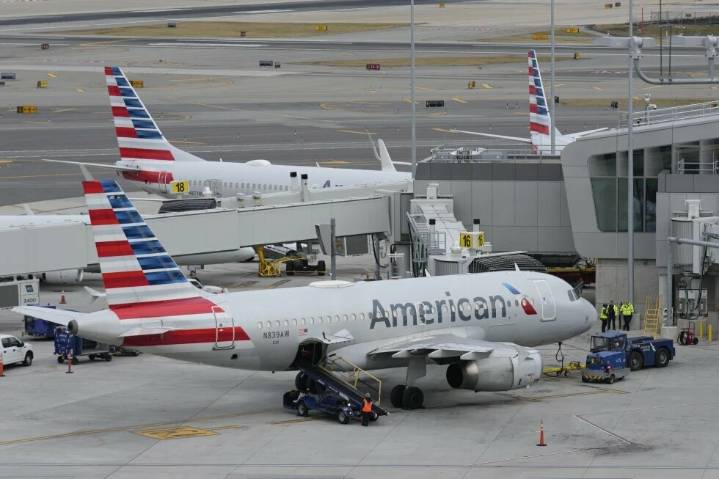 Fire forces Phoenix-bound American Airlines flight to land in Virginia