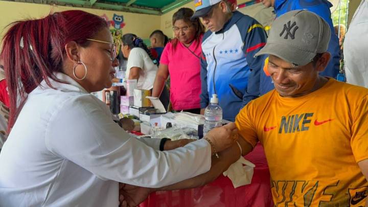 Más de mil personas en una  jornada médica en el Kilómetro 33