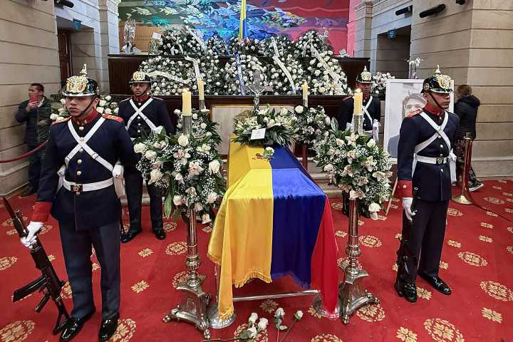 Expresidente de Colombia acusa a Petro de incitar el asesinato de Miguel Uribe