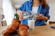 7 Dangerous Misconceptions of Drinking Raw Milk