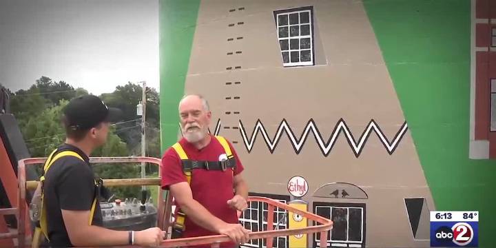 SMALL TOWNS: Weyauwega mural receives a makeover