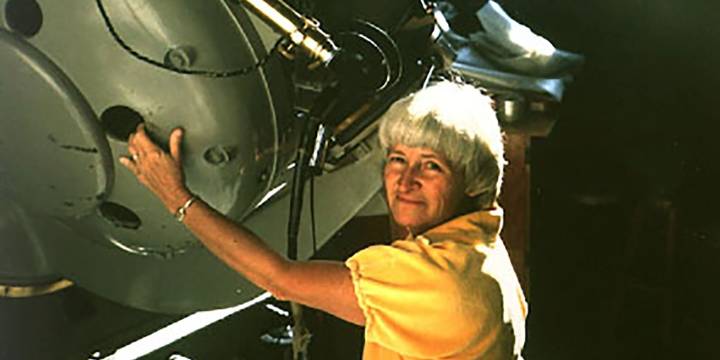 Carolyn Shoemaker, la mujer que descubrió cometas desde el patio de su casa