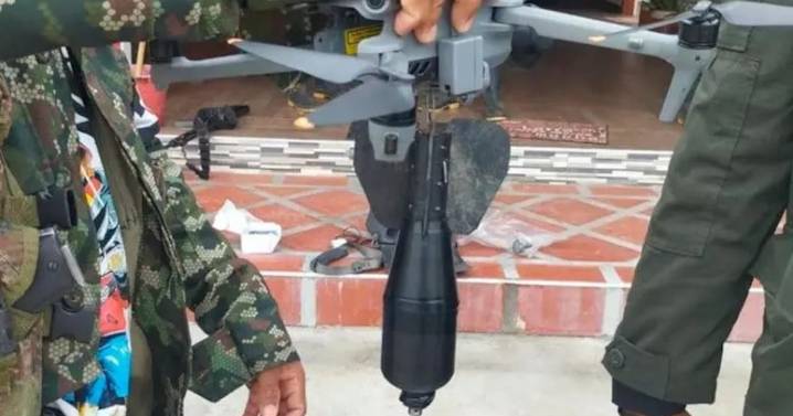 Militares secuestrados en Guaviare enfrentan asedio con drones terroristas en la selva