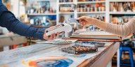Alivio para el bolsillo colombiano, las compras con tarjetas serán más baratas en septiembre
