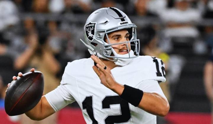 Raiders pierden a Aidan O’Connell y buscan mariscal de emergencia