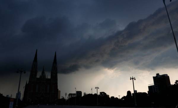El temido pronóstico del tiempo para La Plata: ciclogénesis con días de lluvias intensas
