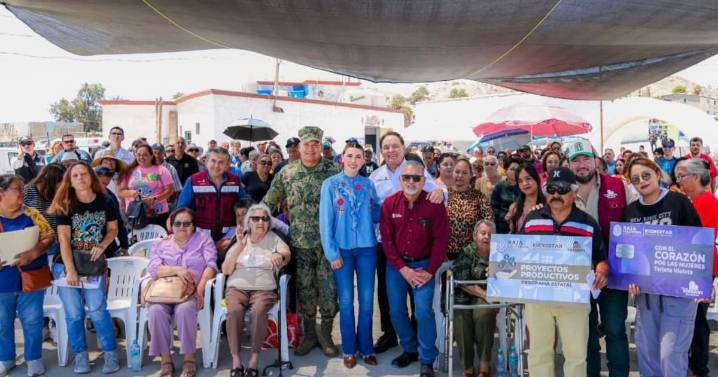 Lleva gobierno apoyo y servicios a la comunidad de Isla de Cedros