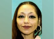 Arrestada en India mujer acusada de asesinar a su hijo en Texas