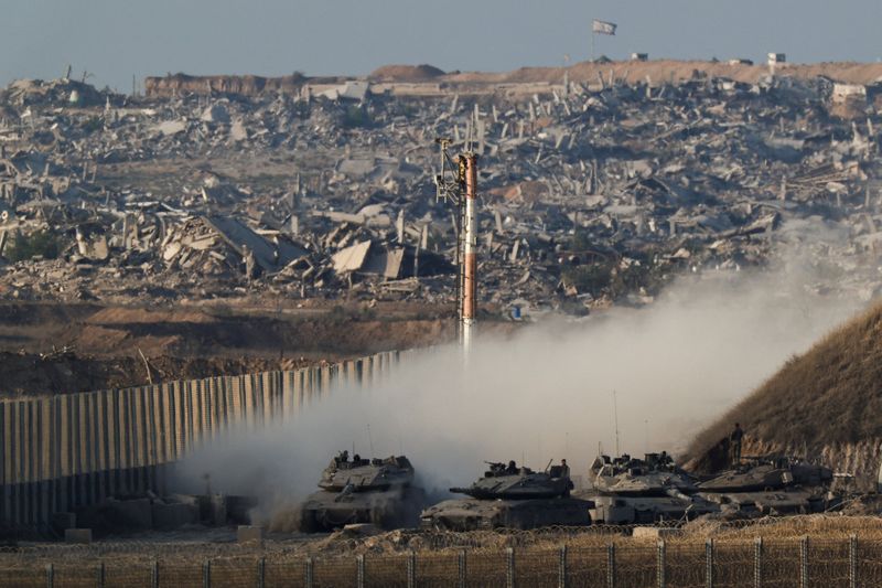 Israeli tanks close in on Gaza City, Trump to chair meeting