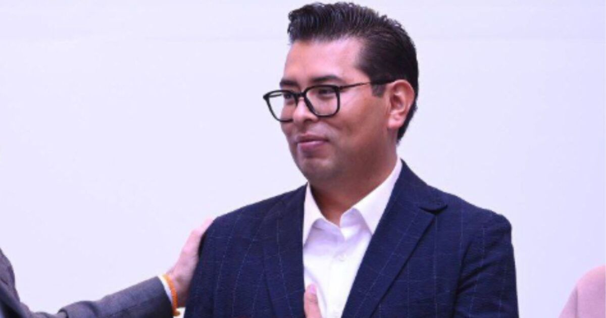 El senador Néstor Camarillo renuncia al PRI y se suma a MC