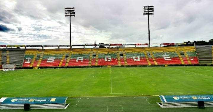 Continúa el mejoramiento del gramado en el Manuel Murillo Toro para el partido Tolima