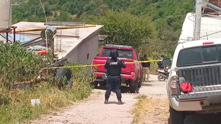Aseguran inmueble con vehículos robados, armas y equipo táctico en San Miguel de Allende