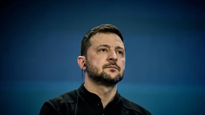 Zelenski insiste en que no cederá territorio a Moscú: "Los ucranianos no regalarán sus tierras al ocupante"
