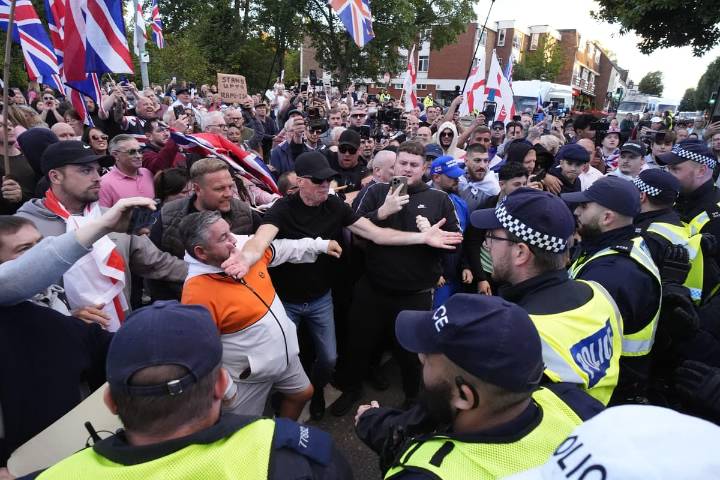 Three arrested after Epping hotel protesters march on council offices