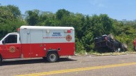 Vuelca camioneta con mangos y salen dos personas lesionadas, en Mazatlán