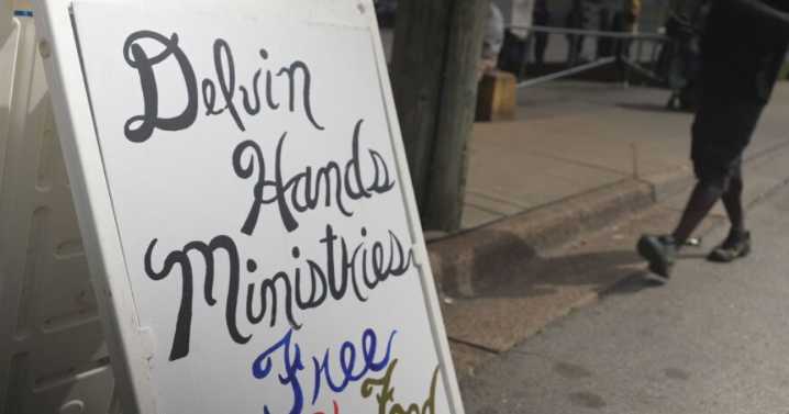 Nashville man drives limousine to feed hundreds of homeless people every Sunday