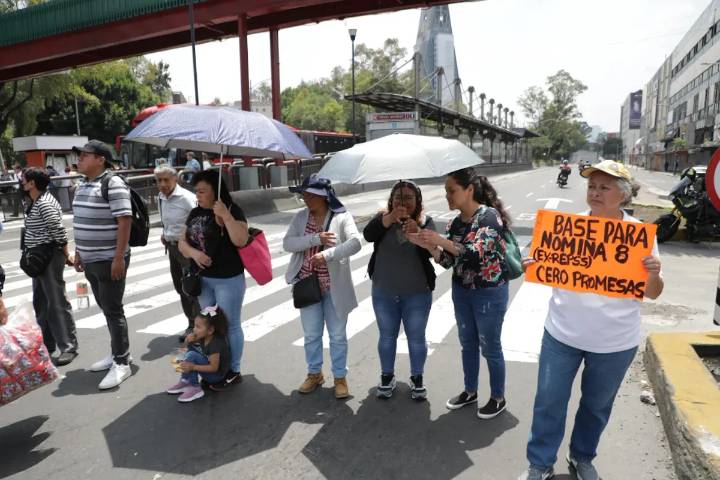 Trabajadores de la salud de CDMX bloquean Insurgentes; exigen basificación