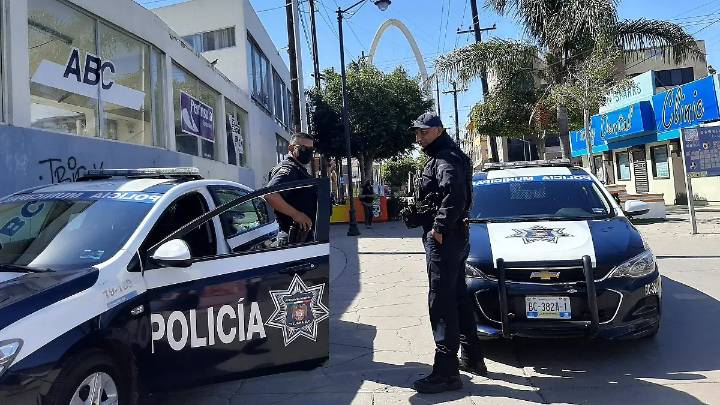 Localizan cadáver al interior de camioneta abandonada en Valle de las Palmas