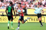 Con nuevo fracaso, Chivas convierte ambiente festivo en cúmulo de reproches
