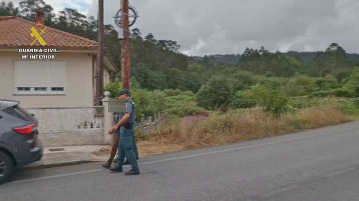 Deteñen unha veciña de Carballo en relación con once incendios forestais nun mes
