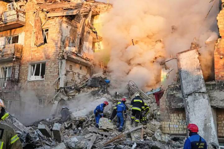 Ataque masivo ruso con drones y misiles deja muertos y heridos en Kiev