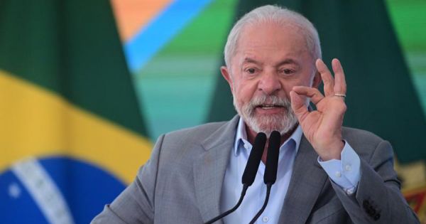 Lula afirma que Brasil merece ser tratado con orgullo y soberanía