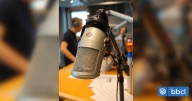 "Un alcance gigantesco, para todos los gustos": La radio reina como el medio más confiable en Chile