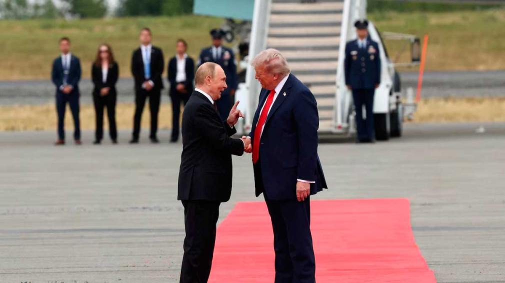 Video: Así fue el momento del recibimiento de Donald Trump a Vladimir Putin en Alaska