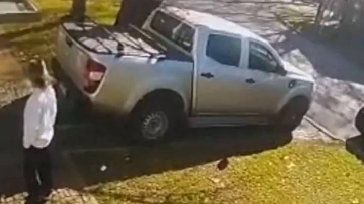 Video impactante: robaron un auto y apuntaron con armas a nenes de 12 años durante un cumpleaños infantil en Quilmes