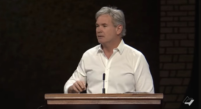 Pastor Jack Hibbs advierte a los cristianos que podrían tener que "empacar e irse" de California