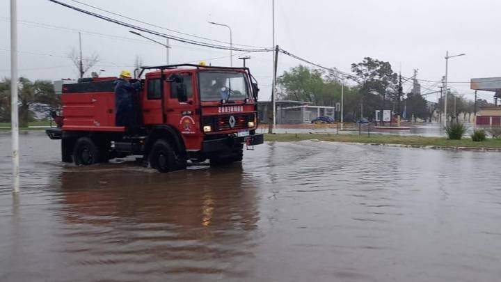 Lluvias abundantes en el sur de Santa Fe: acumulados de hasta 270 milímetros, caminos anegados, cortes de rutas y agua en viviendas