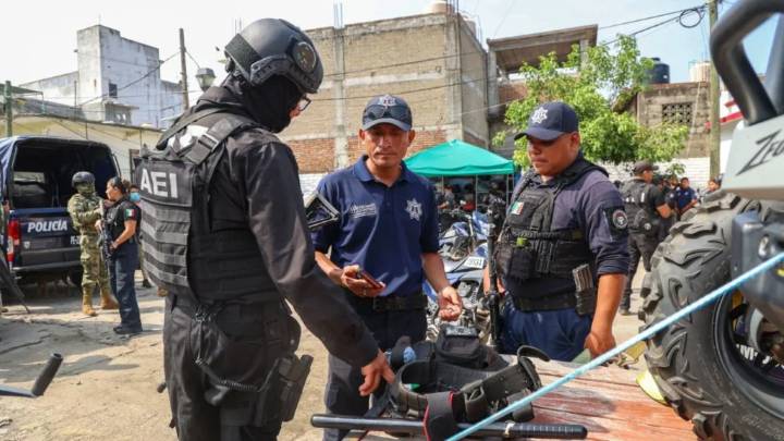 Gobierno Federal asume seguridad de Pinotepa Nacional, detienen a 8 funcionarios