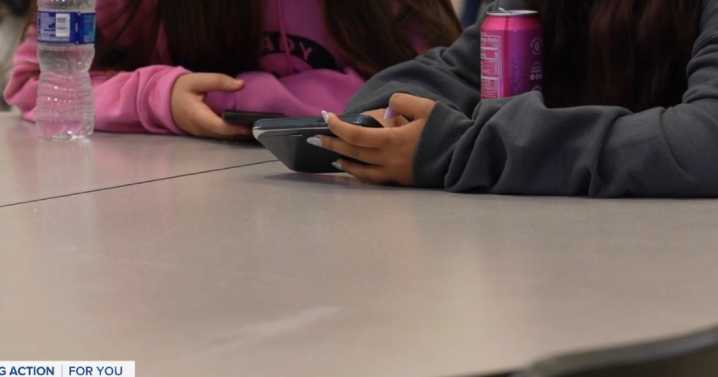 Florida students head back to school with new restrictions on cell phones