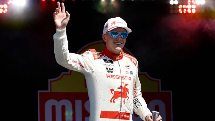 Connor Zilisch medically cleared to return to racing after breaking collarbone in Victory Lane fall