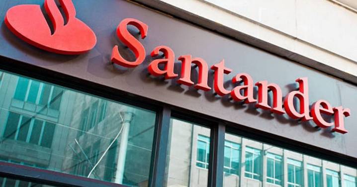 Santander warns all customers over scam which 'shifts quickly' and drains bank account